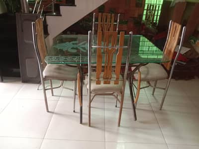 4 Seatter Daining table For Sale