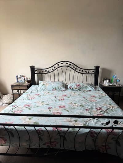 Metal Bed with Matching Dressing Table – Good Condition