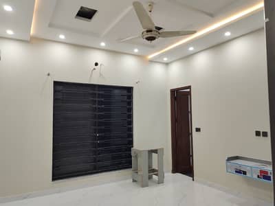 10 mrla full house for rent sector C