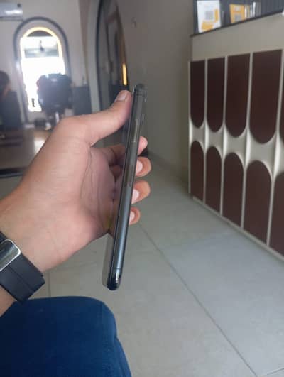 I phone 11 pro max  c . 10/10