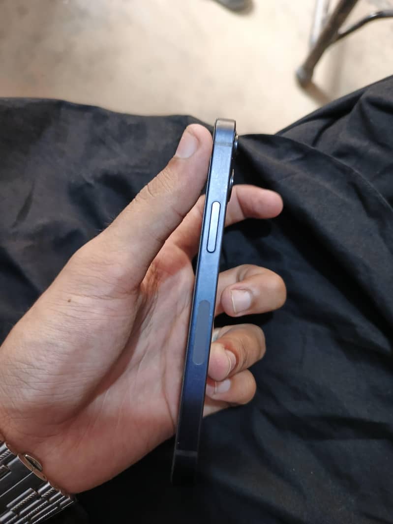 Apple iPhone 12 mini 1