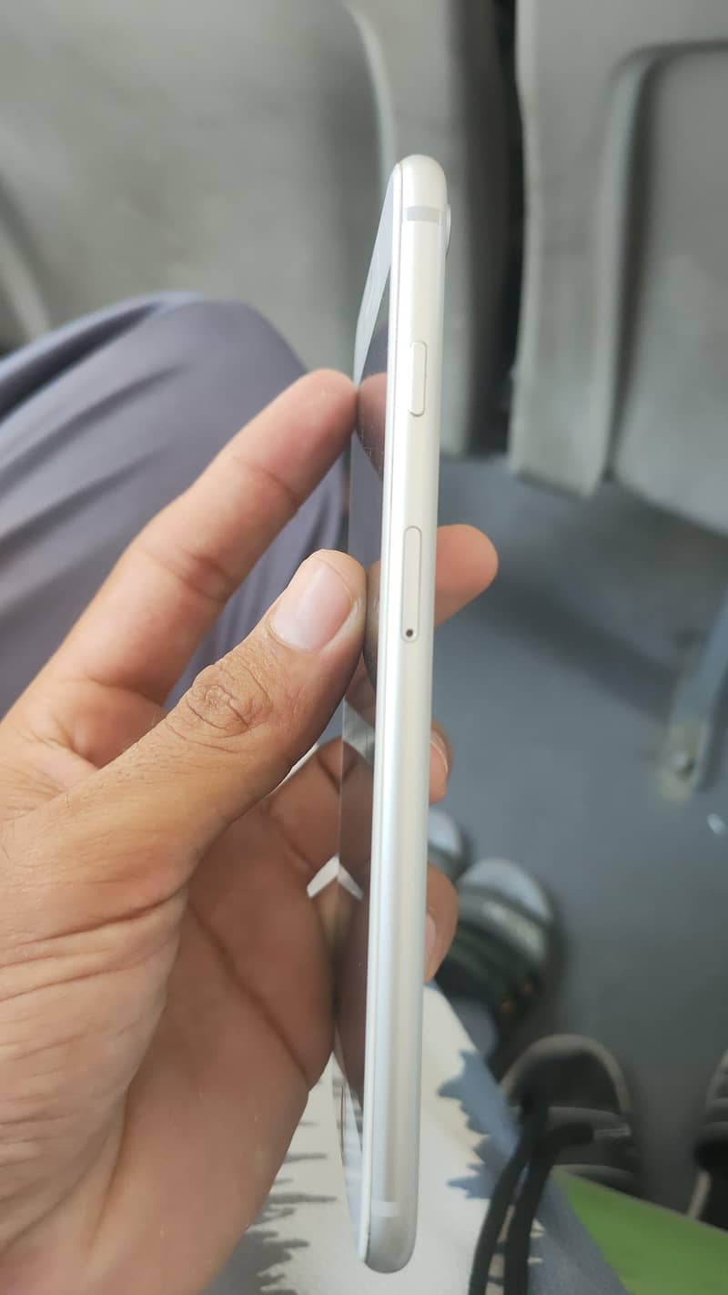 Apple iPhone 8 Plus 1