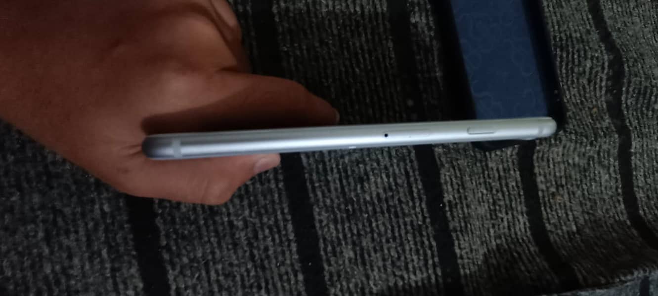 Apple iPhone 8 0
