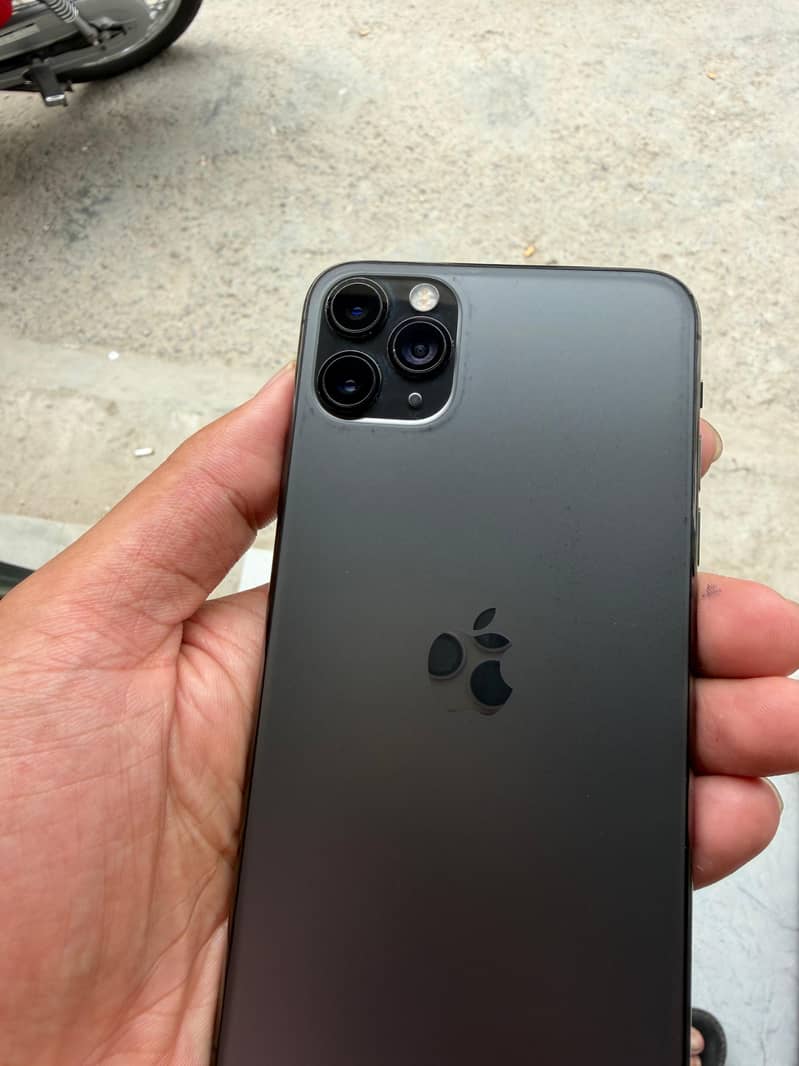 Apple iPhone 11 Pro Max 2