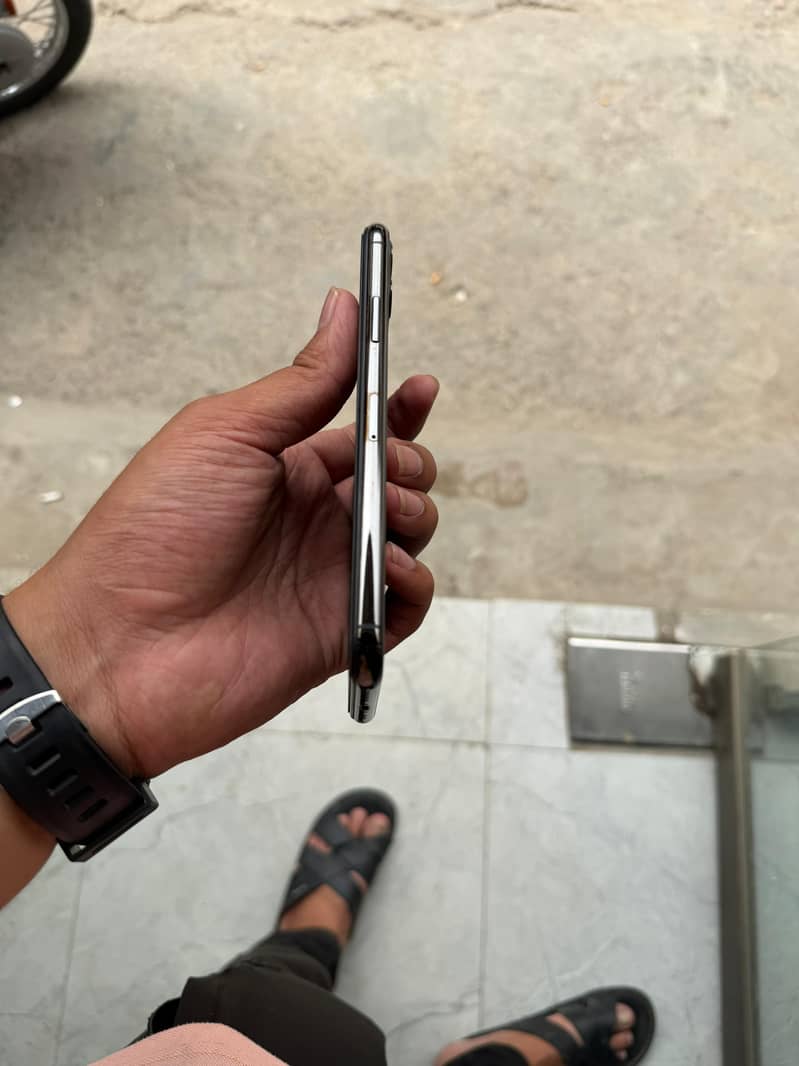 Apple iPhone 11 Pro Max 3
