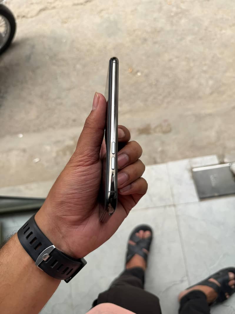 Apple iPhone 11 Pro Max 5