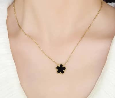 fashion stainless steel necklace .
