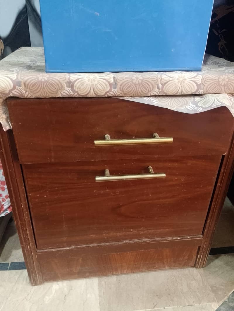 Dressing table and two side tables 1