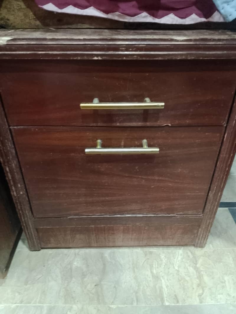 Dressing table and two side tables 2
