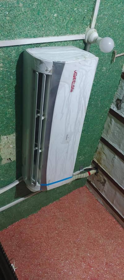 Haier AC Split Inverter 1.5 Ton HSU-18HFMCE (White)