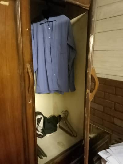 almari sale urgent