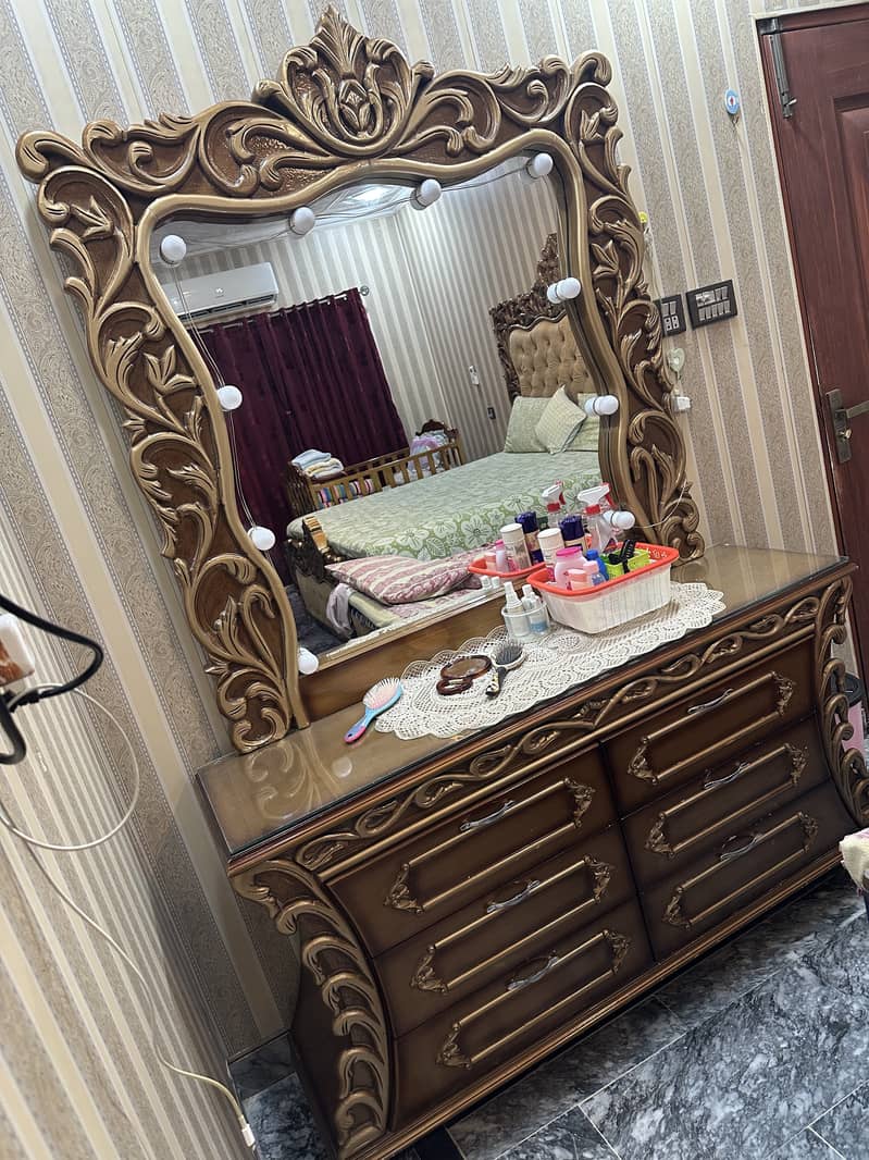 Dressing Table 0