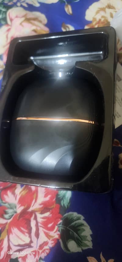 Rechargeable hair straightener brush