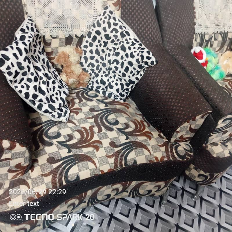used 5seaters sofas set 1