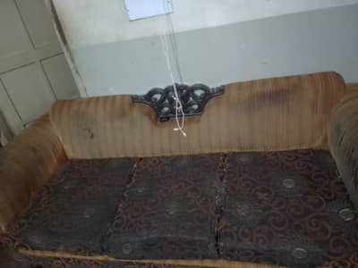 1 year old Used pure wooden Sofa Set habit branded