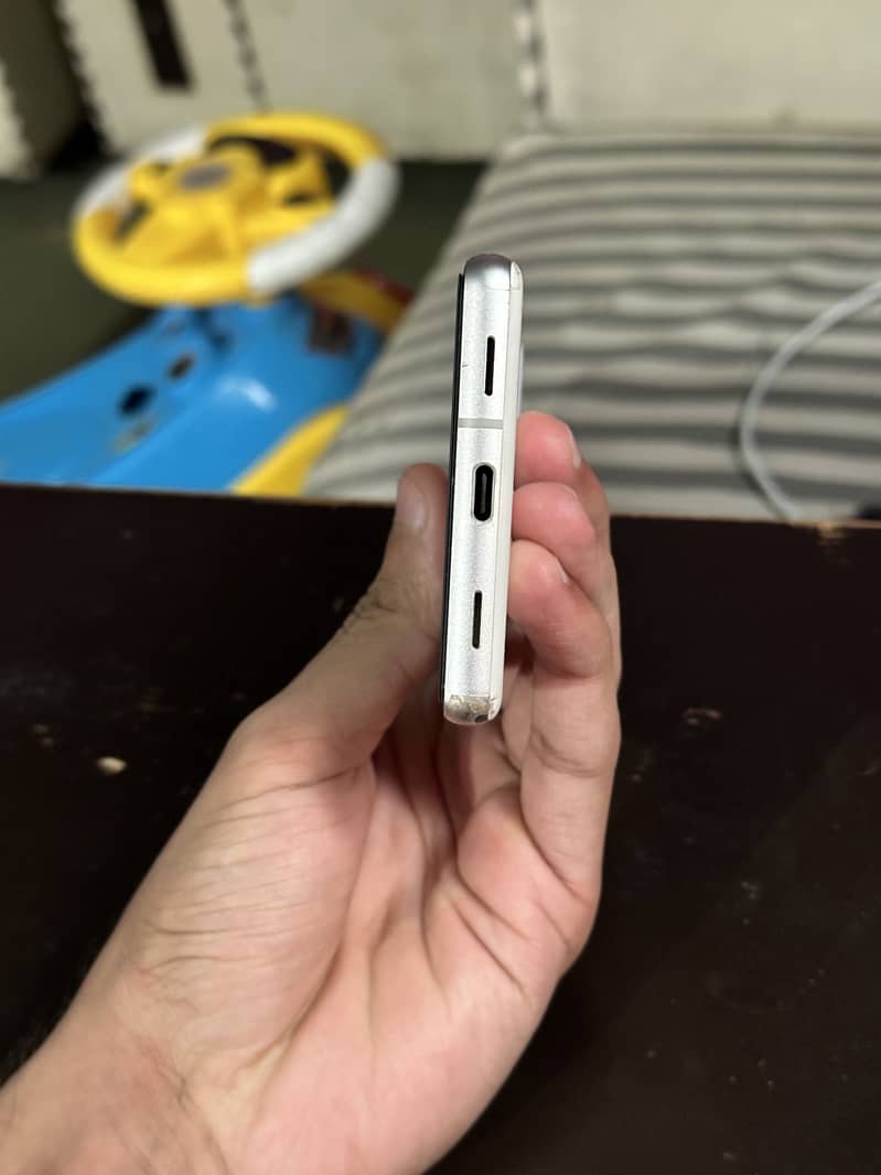Google Pixel 7a 2