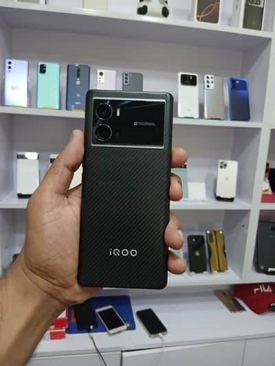 Iqoo 9 pro 12gb 512Gb ( Official PTA ) Snapdragon 8 Gen 1 10/10