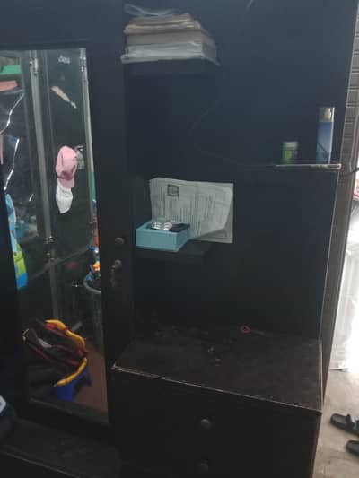 dressing table. . . . 03321530940
