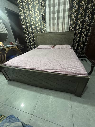 Bed for sale Queen size