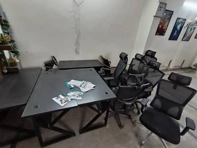 Office Chairs and Table 10/10 Condition