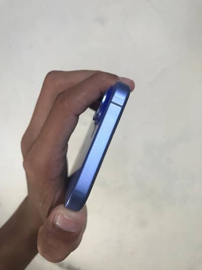 Apple iPhone 16