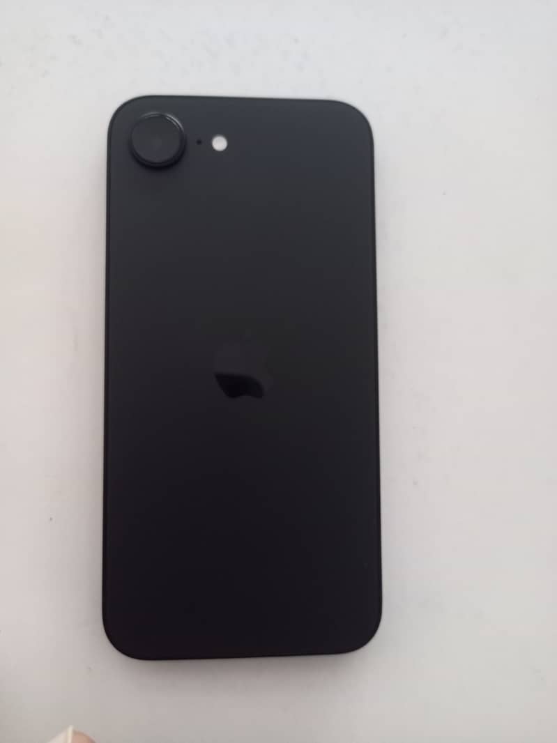 Apple iPhone 16e 0