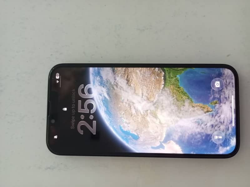 Apple iPhone 16e 3