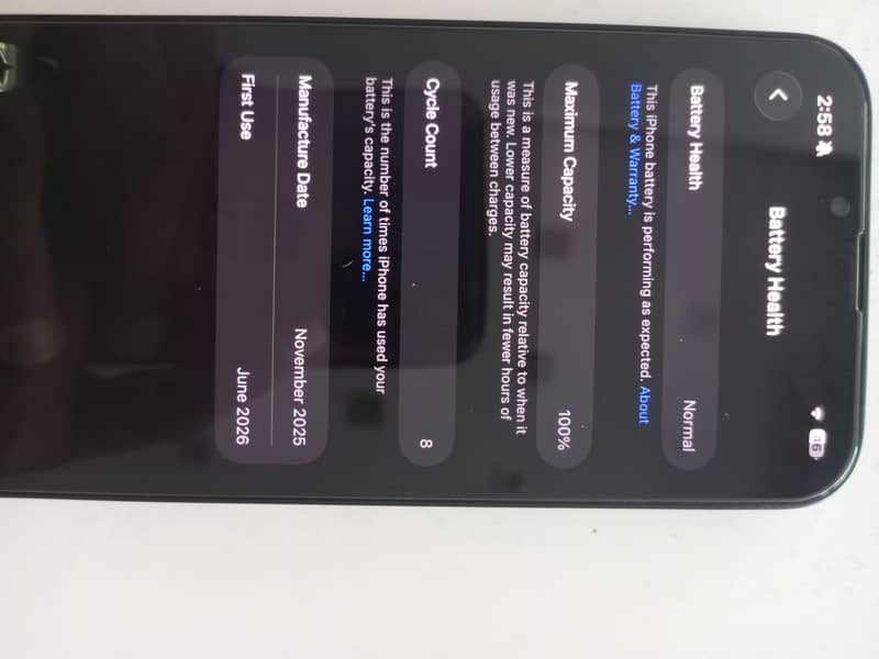 Apple iPhone 16e 5