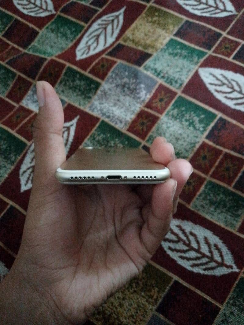 Apple iPhone 7 2
