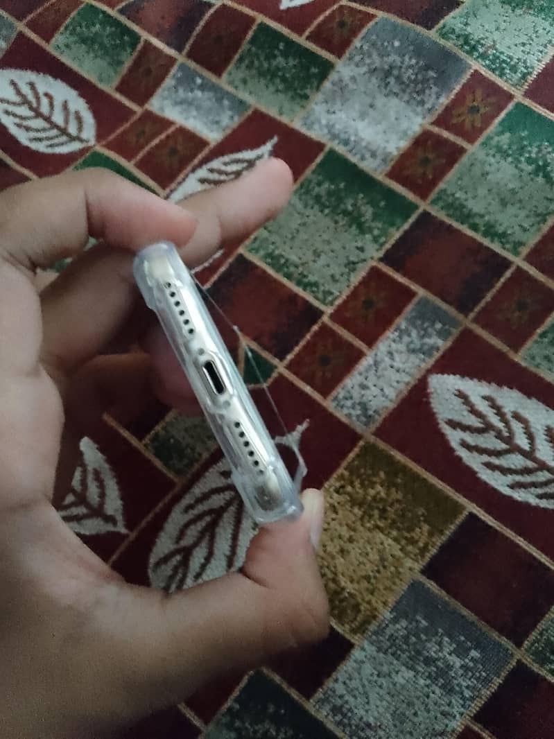 Apple iPhone 7 3