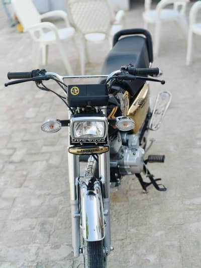 Honda CG125 With golden No. 3939
