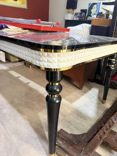 Dining table brand new