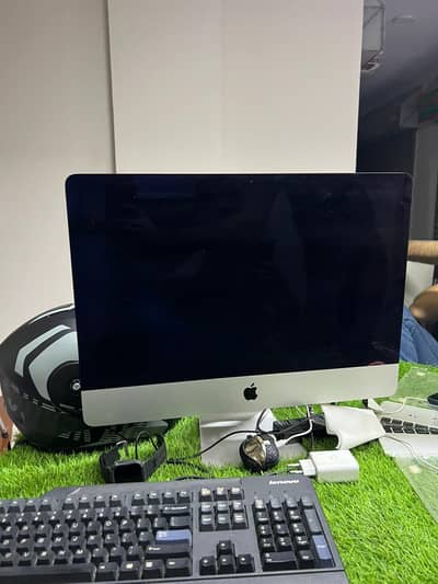 apple MacBook 2017 core i5 / 22 inch I mac