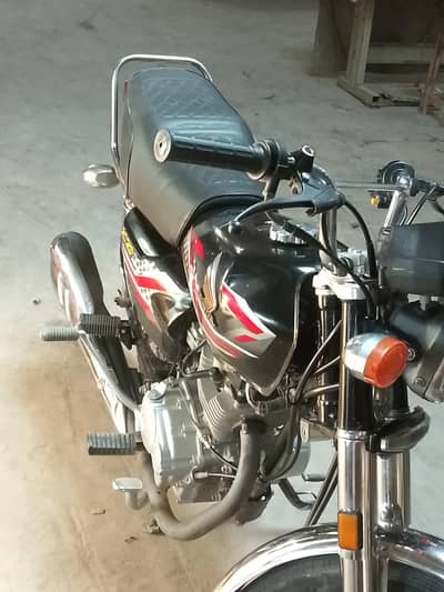 HONDA 125 BLACK
