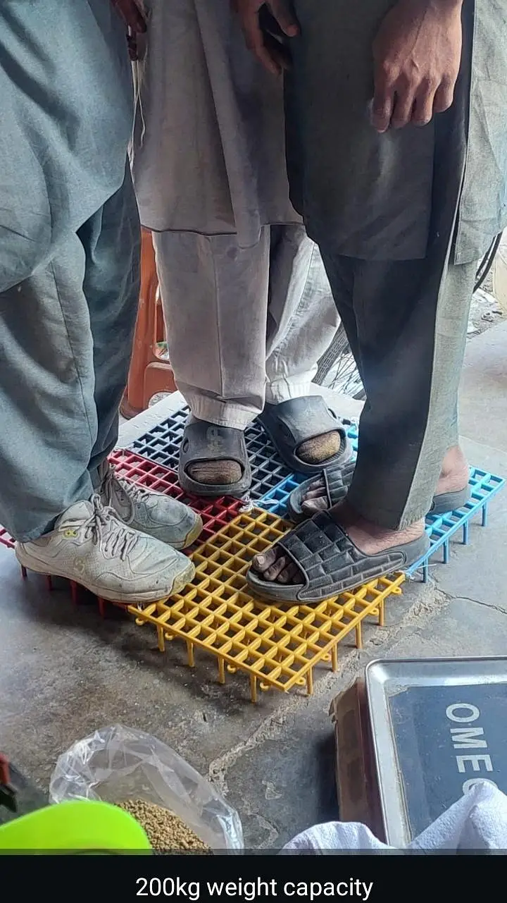 Plastic Flooring 1x1 foot avaliable 0326/7678/540 — photo 4