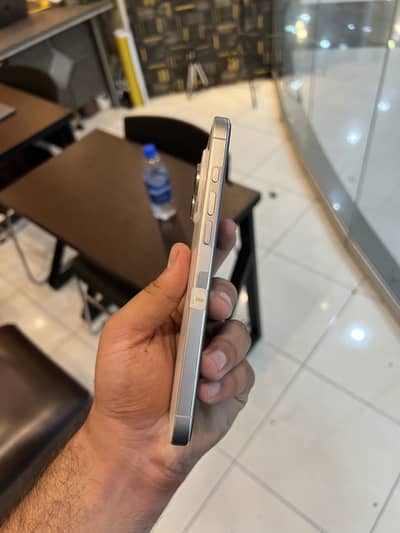 Apple iPhone 16 Pro Max