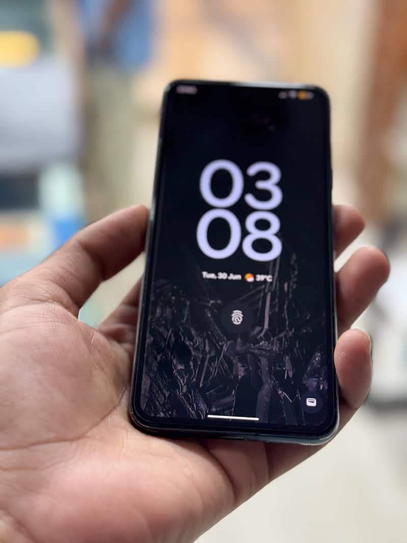Google Pixel 8 4