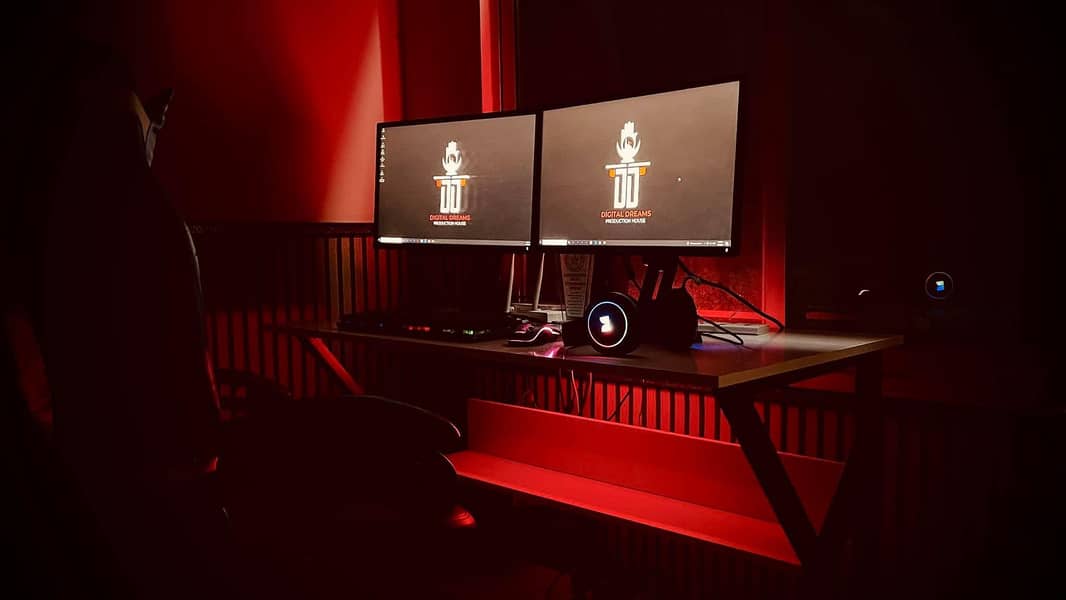Computer table 0