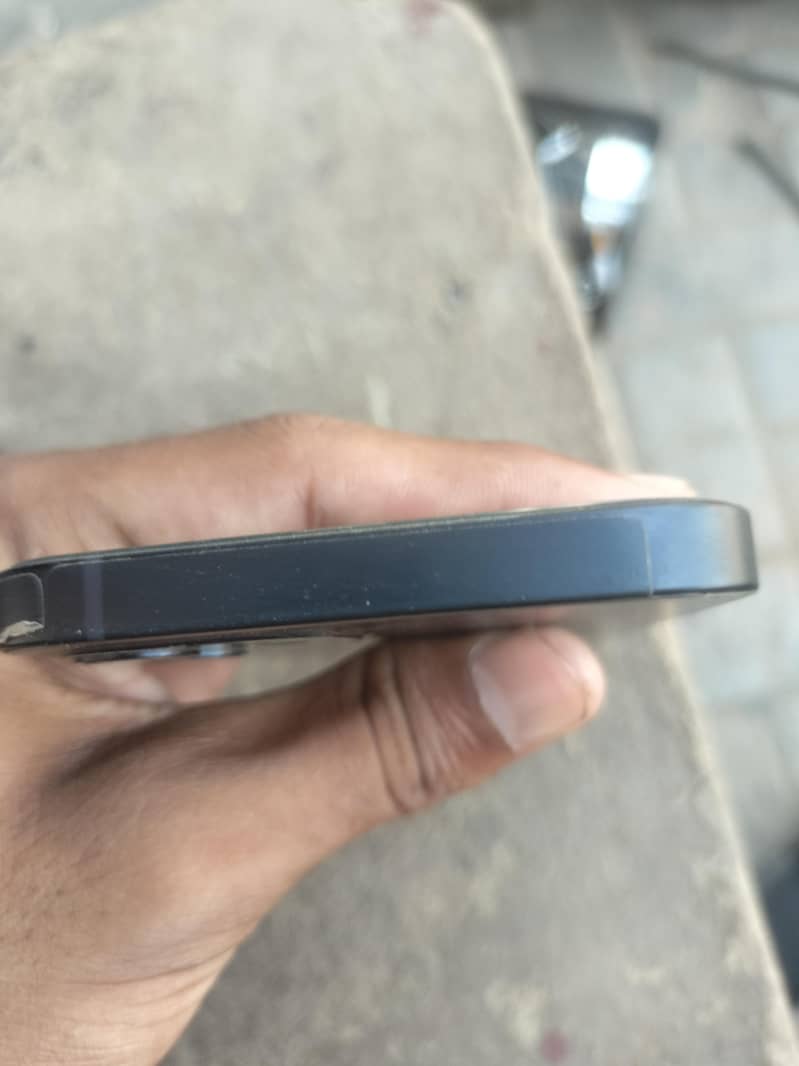 Apple iPhone 12 3