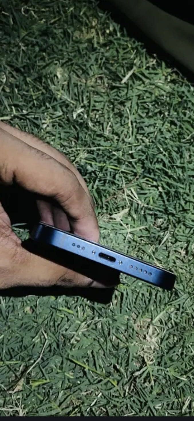 Apple iPhone 13 0