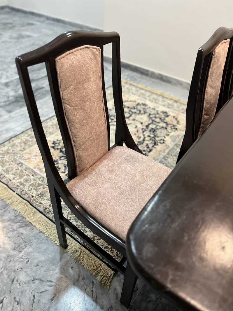 6-seater dining table 1