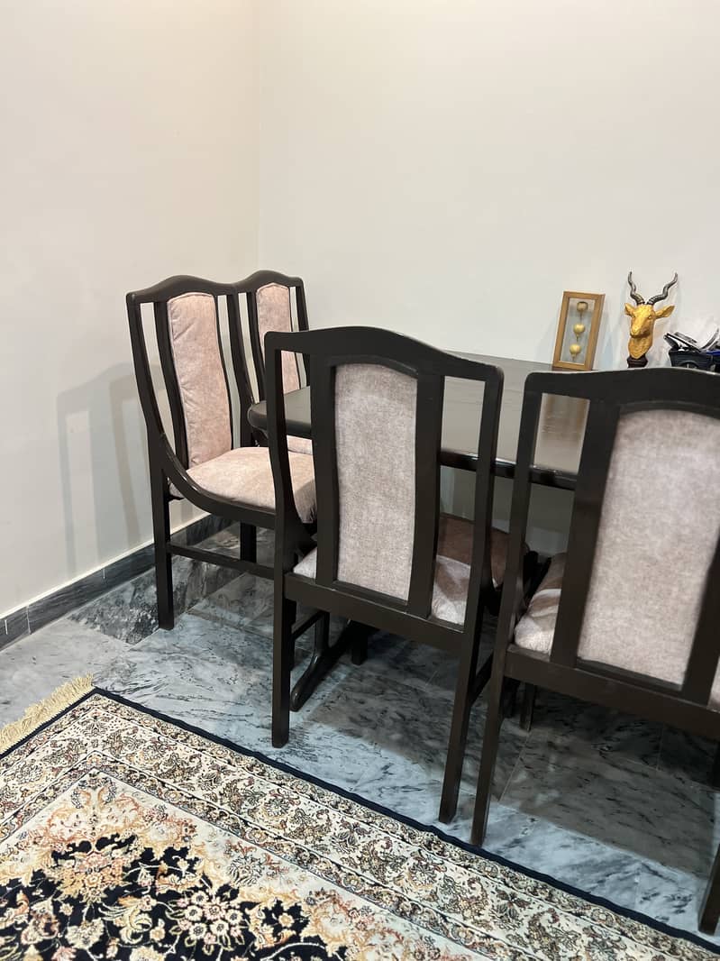 6-seater dining table 2