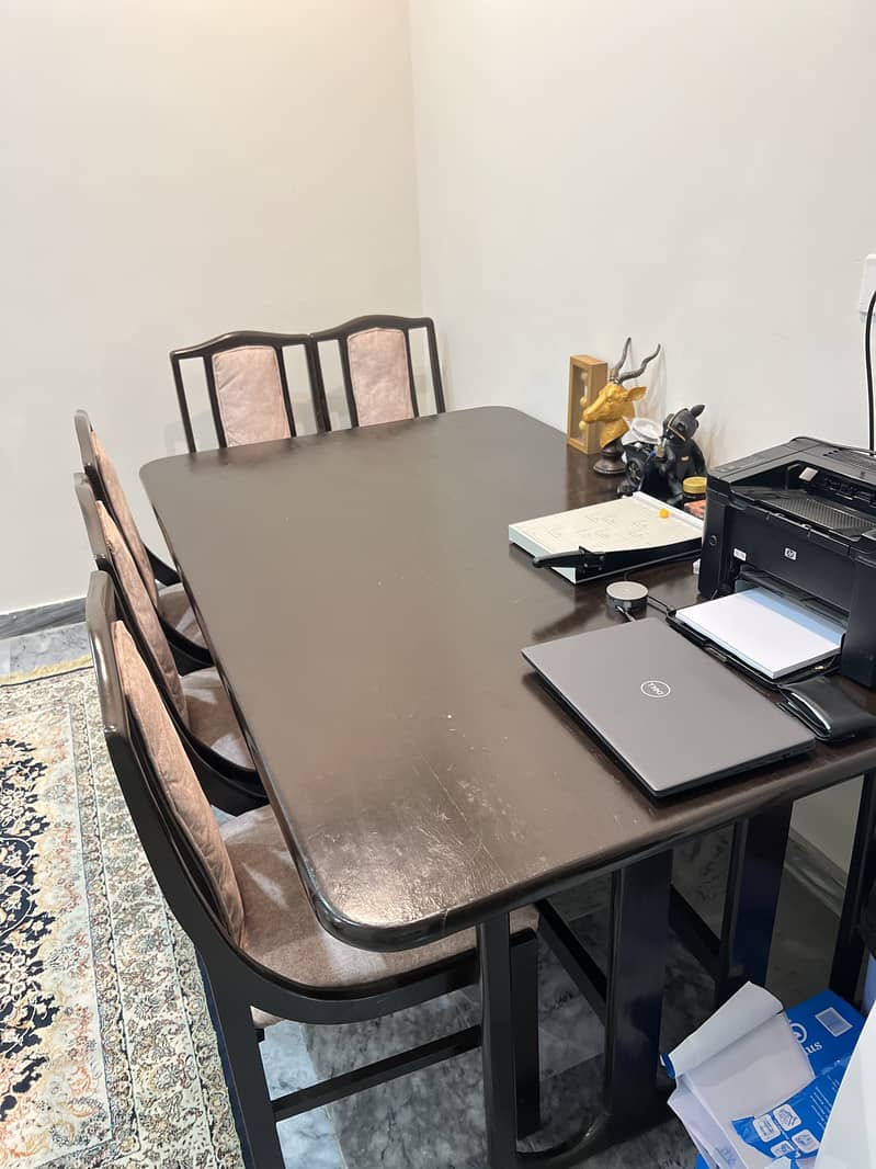 6-seater dining table 3