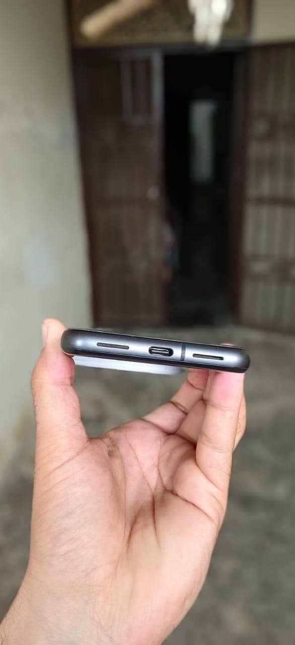 Google Pixel 8 4