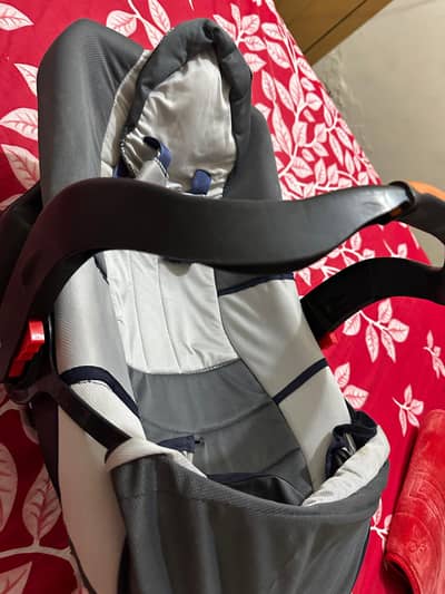 Multi-functional 3 in 1 Baby Carry Cot & Car Seat  Clean Condition