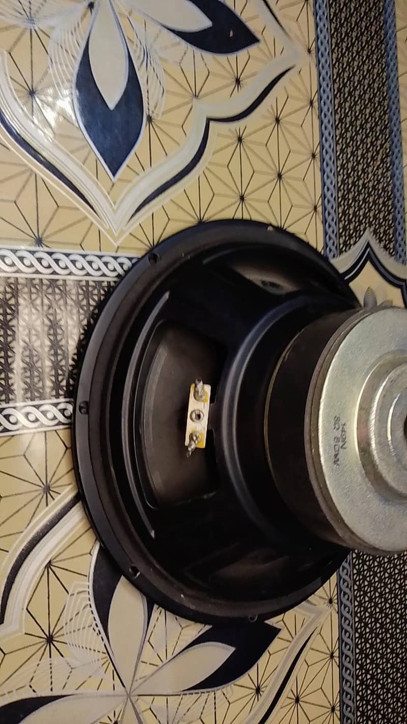sub buffer 8 inch on good condition working 2