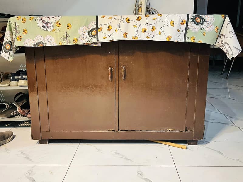 Iron table 0