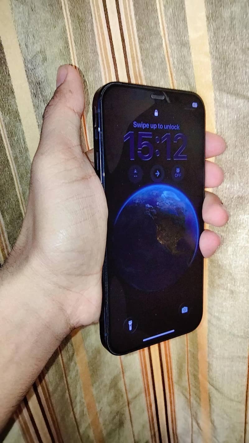 Apple iPhone 12 1