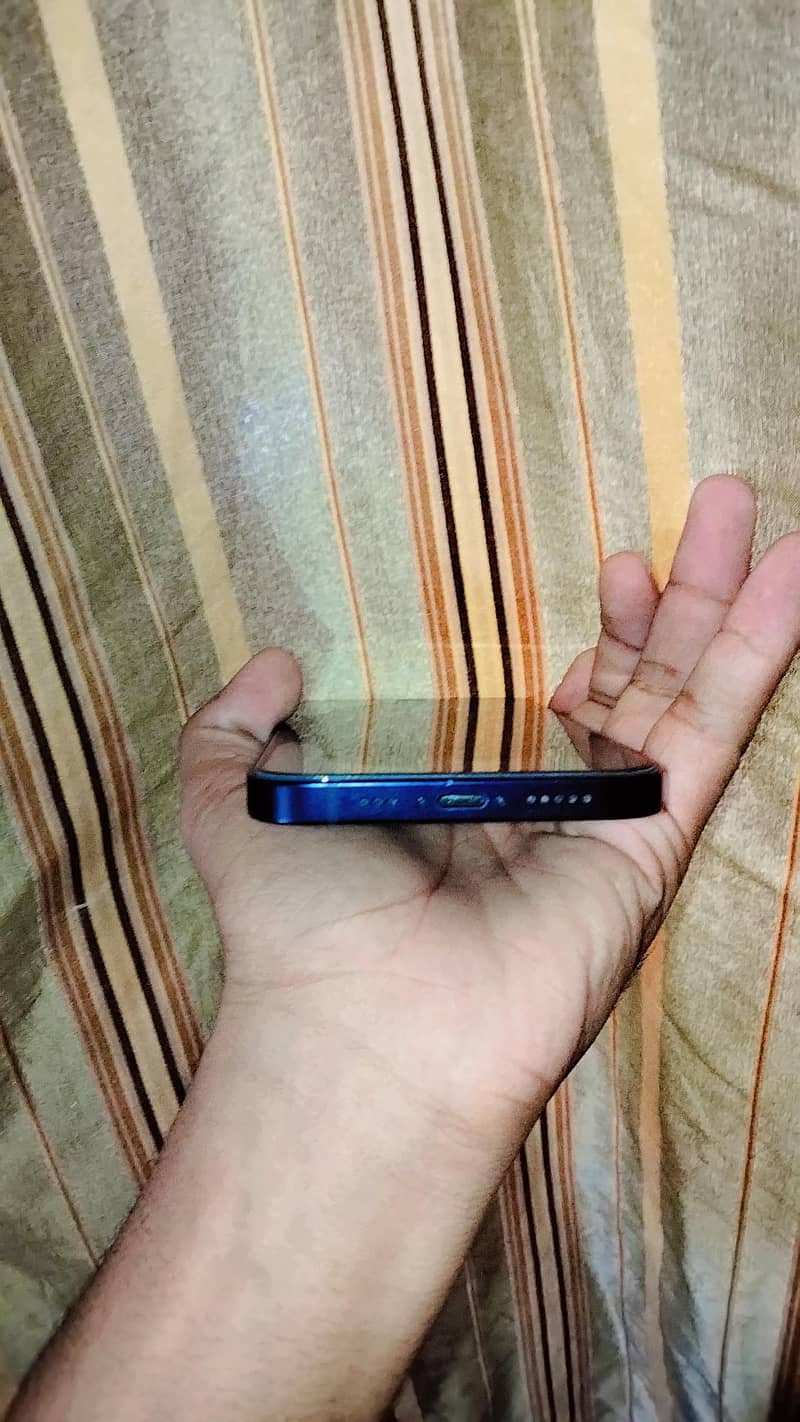 Apple iPhone 12 3