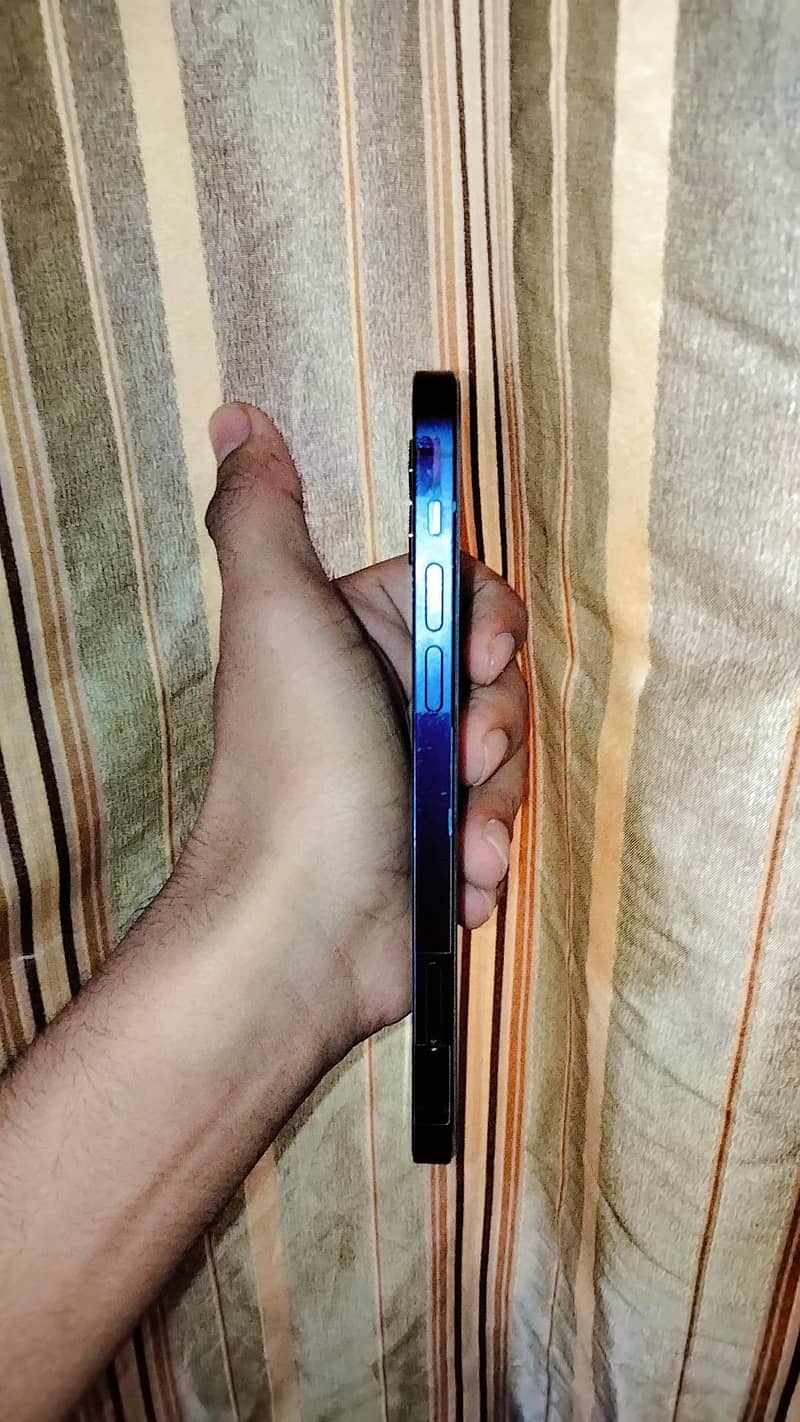 Apple iPhone 12 6
